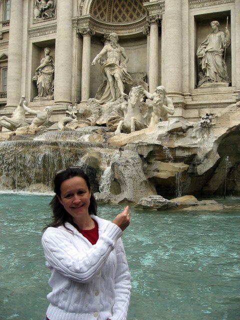 Trevi Fountain-10.JPG